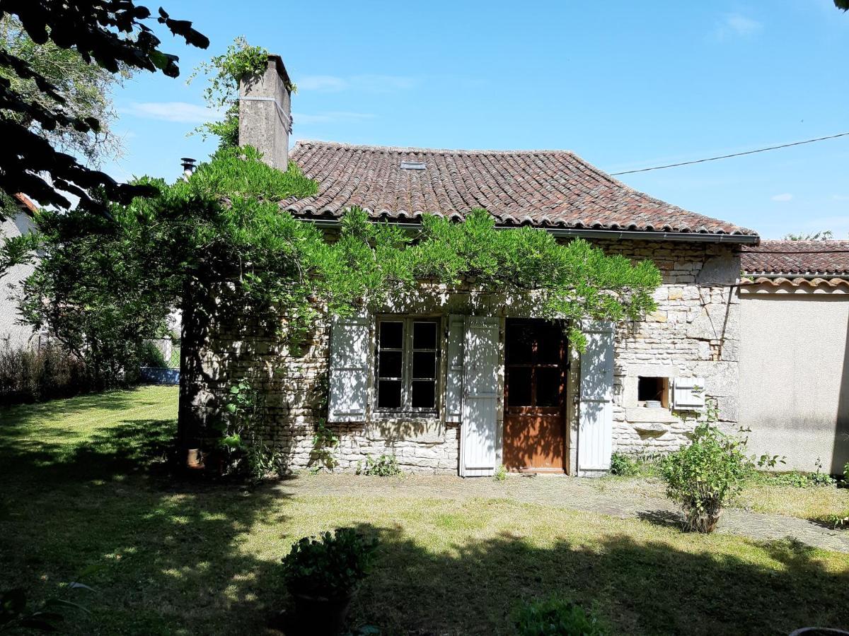 Wisteria Cottage Les Adjots Exterior foto